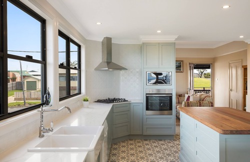 Eden House | Spacious Penthouse Residence with Panoramic Ocean Views
