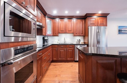 Blueberry Hill Condo | Spacious | Pet friendly | Shared Hot Tub | BBQ