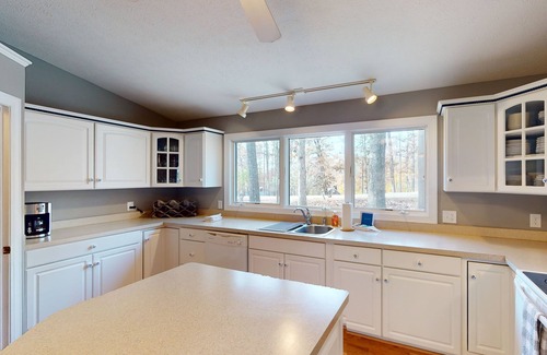 High Point House | Spacious pet friendly house w/hot tub, kayaks, air hockey, deck & patio