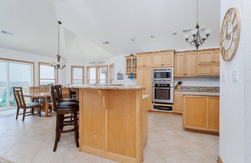 Rodanthe House | Spacious Pet-Friendly Oceanfront Oasis in Rodanthe