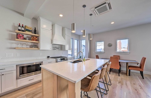 East Bayside House | Spacious Portland Home: Walk Downtown!