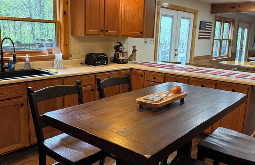 Tylersville Cabin | Spacious Private 9 bedroom lodge AC, hot tub, fire pit, fire place, 212 acres