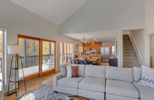 Roseland House | Spacious, private, four-season home built on mountainside with great proximity to Wintergreen, breweries, cideries, and hiking