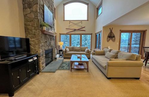 Bretton Woods House | Spacious private home, ski views, pool table, ping-pong, privacy, steps to Mt Wash Hotel