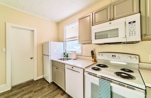 Falmouth Apartment | Spacious Renovated One Bedroom Apartment Located in Downtown Falmouth
