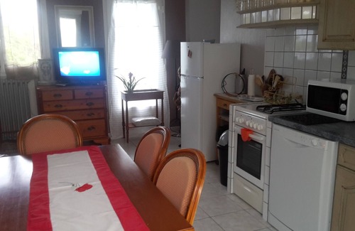 Primelin House | SPACIOUS RENTAL FOR 10/12 PERS: 2 EQUIPPED KITCHENS; GARDEN CLOS AND VERANDA