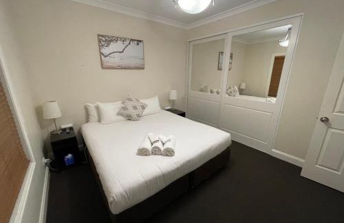 Central Mudgee Villa | Spacious resort style property with pool in Mudgee - Rest Easy Mudgee Villa