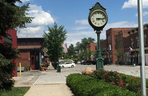 Colton Apartment | Spacious room in Tudor home overlooking the Maumee river near Metro Parks. Wifi