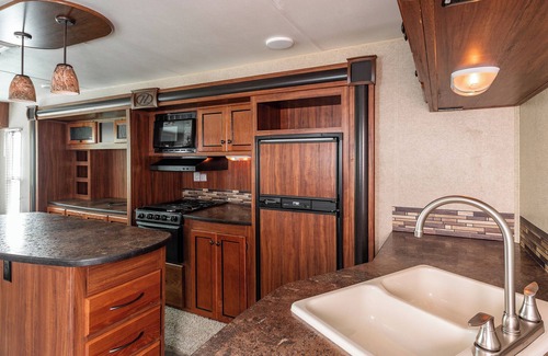 Fraziers Bottom House | Spacious RV with WiFi and HVAC in pleasant Winfield WV
