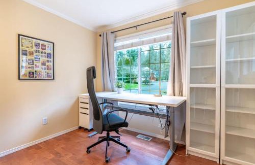 Inglewood-Finn Hill House | Spacious & Serene 6-Br Family Retreat in Kirkland