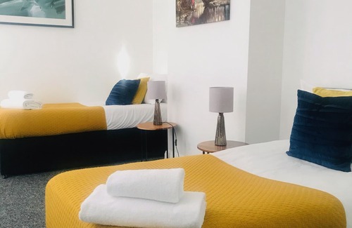 Sittingbourne House | Spacious Sittingbourne Stay - 4Bed w/ Parking
