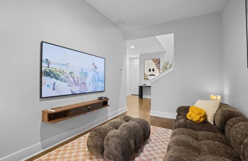 Washington Ave./ Memorial Park Villa | Spacious Sleek Modern Art Deco Gem in Downtown HTX