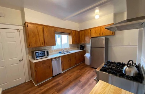 South Berkeley Apartment | Spacious South Berkeley Apartment w/Parking