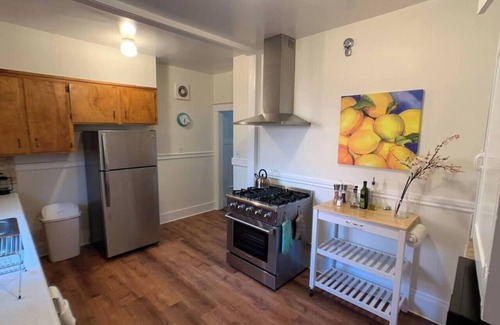 South Berkeley Apartment | Spacious South Berkeley Apartment w/Parking
