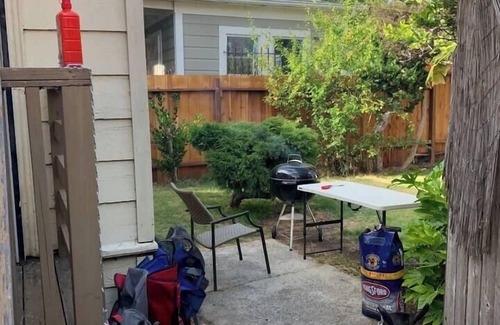 South Berkeley Apartment | Spacious South Berkeley Apartment w/Parking