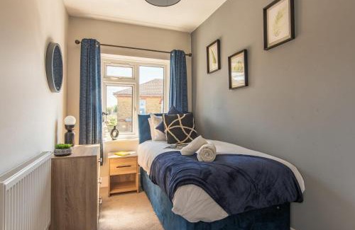 Portswood House | Spacious Southampton House Sanctuary in the City