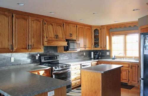Ashwaubenon House | Spacious space near titletown