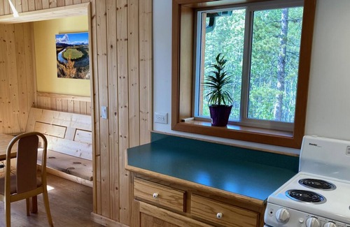 Whitehorse Ski Chalet | Spacious Springhills Chalet at Hotsprings