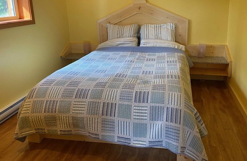 Whitehorse Ski Chalet | Spacious Springhills Chalet at Hotsprings