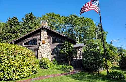Boothbay Harbor House | Spacious Spruce Point Waterfront Retreat: Walk to the Inn & Enjoy Easy Access to Boothbay Harbor!