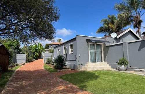 Kempton Park Apartment | Spacious stay-in bachelor apartment