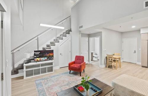 Los Angeles Apartment | Spacious Studio - Hollywood Pool, Parking, Sauna