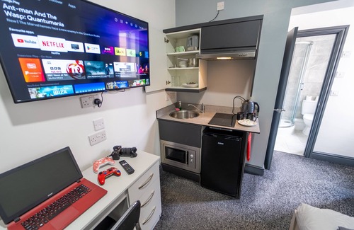 Birmingham Apartment | Spacious Studio Near City Centre!