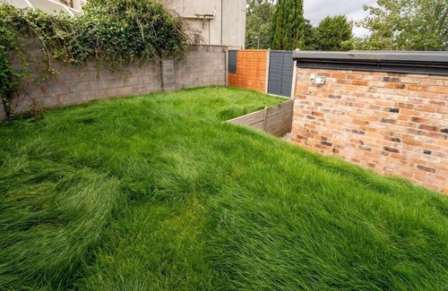 Birmingham Apartment | Spacious Studio Near City Centre!