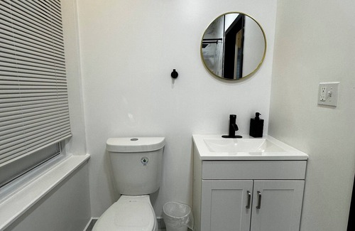 Newbold Apartment | Spacious Studio with King Bed