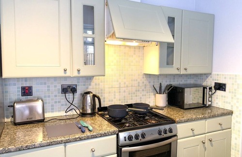 Canterbury House | Spacious & stylish 3-bed home in Centre of Canterbury