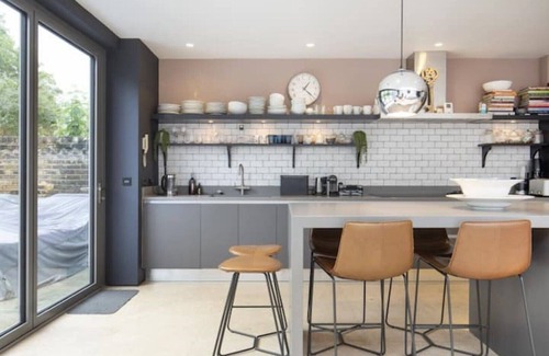 Ravenscourt Park House | Spacious & Stylish Family Home With Lovely Garden