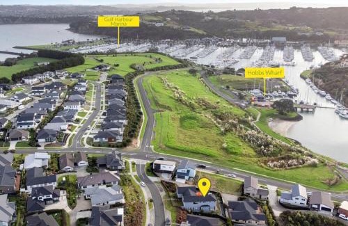 Gulf Harbour Villa | Spacious & Stylish Retreat