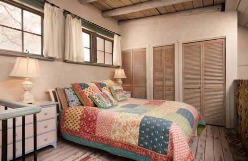 Taos House | Spacious, Sunlit Adobe Casita #6/B&B in the Heart of Historic Taos!