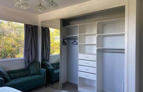 Fairview Heights House | Spacious Sunny Room