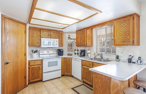 Lake Havasu City House | Spacious, Super Clean, Ping Pong & Alexa music!