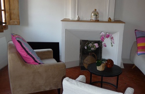 Couronne Urbaine Condo | SPACIOUS T2 CV HISTORY