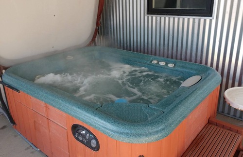 Rapid City House | Spacious, tall ceilings, open fl plan, Hot tub, patio dining, & shopping closeby