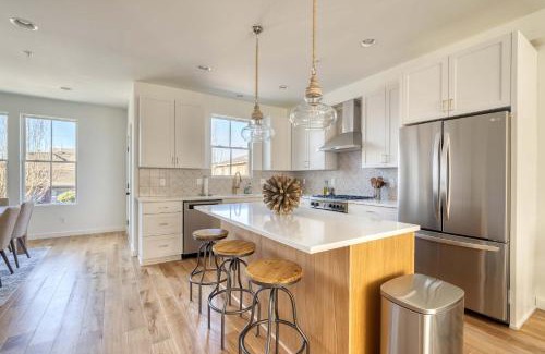 North Tabor House | Spacious Townhome Combination for the Whole Family