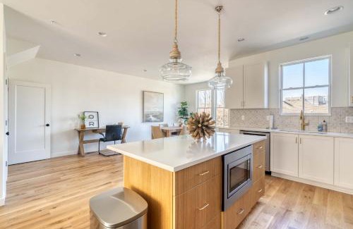 North Tabor House | Spacious Townhome Combination for the Whole Family