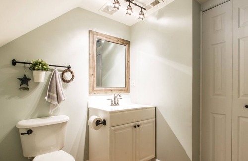 Cornelius House | Spacious townhouse near Lake Norman in fantastic neighborhood