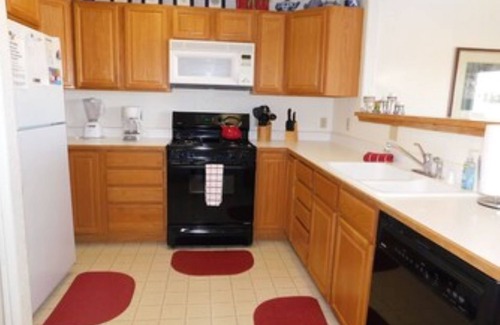 Pagosa Springs House | Spacious tri-level townhome with attached garage! Comfortably sleeps 9!