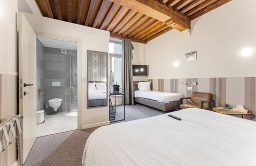Historical Center Bruges Hotel | Spacious Triple Room in Historic Bruges.