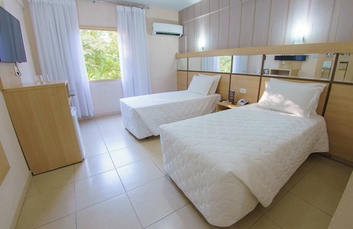 Foz do Iguacu City Centre Hotel | Spacious Twin Room w/Minibar in Central Foz – Close to Iguazu National Park