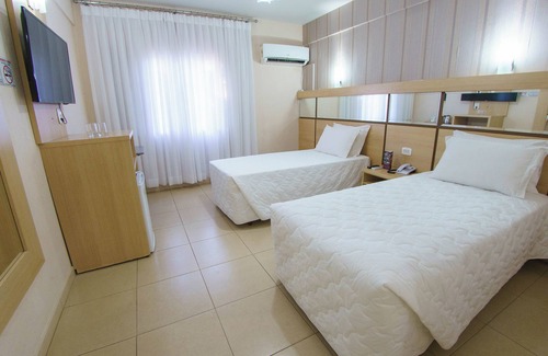 Foz do Iguacu City Centre Hotel | Spacious Twin Room w/Minibar in Central Foz – Close to Iguazu National Park
