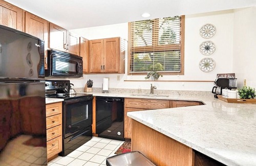 The Galena Territory House | Spacious Updated Villa w/2 King Beds, Fireplace, Near Spa, Golf, Ski