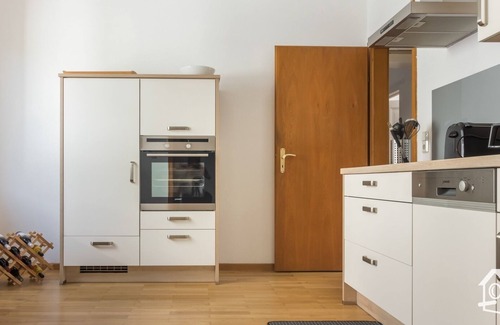 Uerzig House | Spacious vacation home with Moselle view, 8 pers., 3 bathrooms, free of charge. Public transport ticket