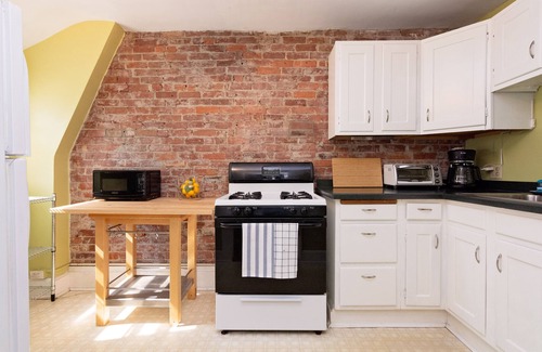 Hartford Apartment | Spacious Victorian Tower Apartment