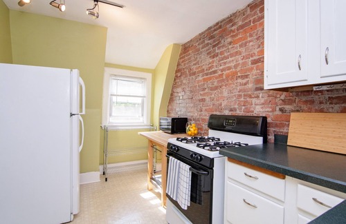 Hartford Apartment | Spacious Victorian Tower Apartment