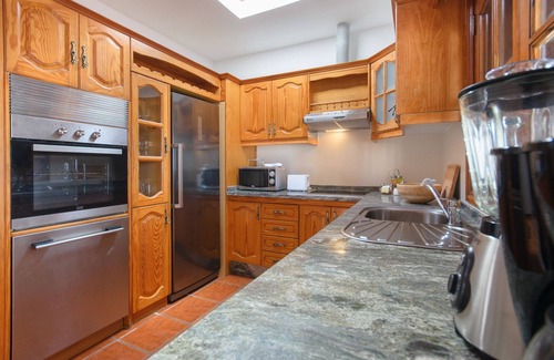 Mancha Blanca Villa | Spacious Villa "Las Calderetas" with Mountain View, Wi-Fi, Terrace & Pool