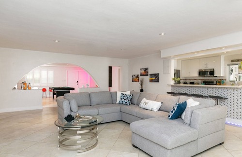 Poinsettia Heights House | Spacious Villa w/pool 1 mile from beach!